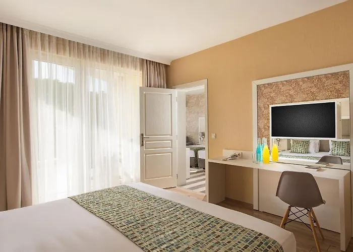 酒店 Marina White Sands